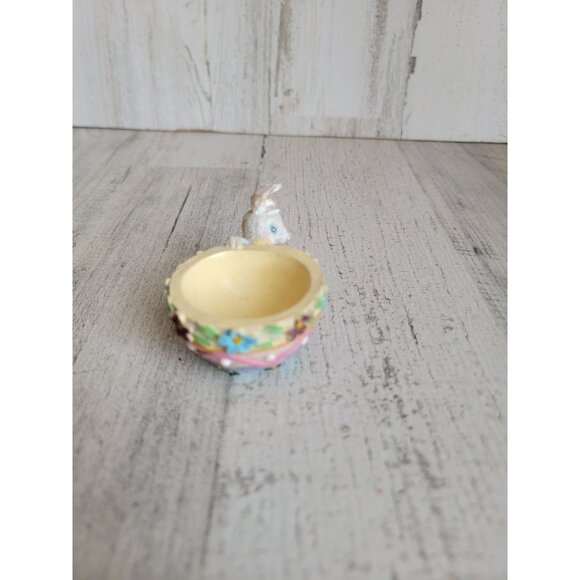 Vintage Easter bunny egg holder flower pattern home decor - Picture 3 of 6